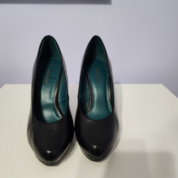 Pair of black heels - Picture 9 of 9